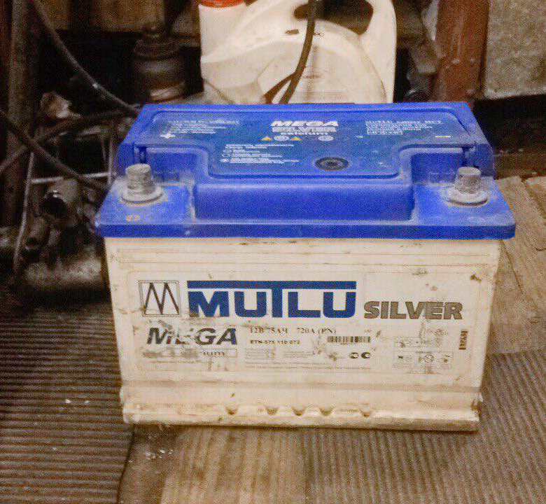 Как залить электролит в необслуживаемый аккумулятор: Как добавить воду ...