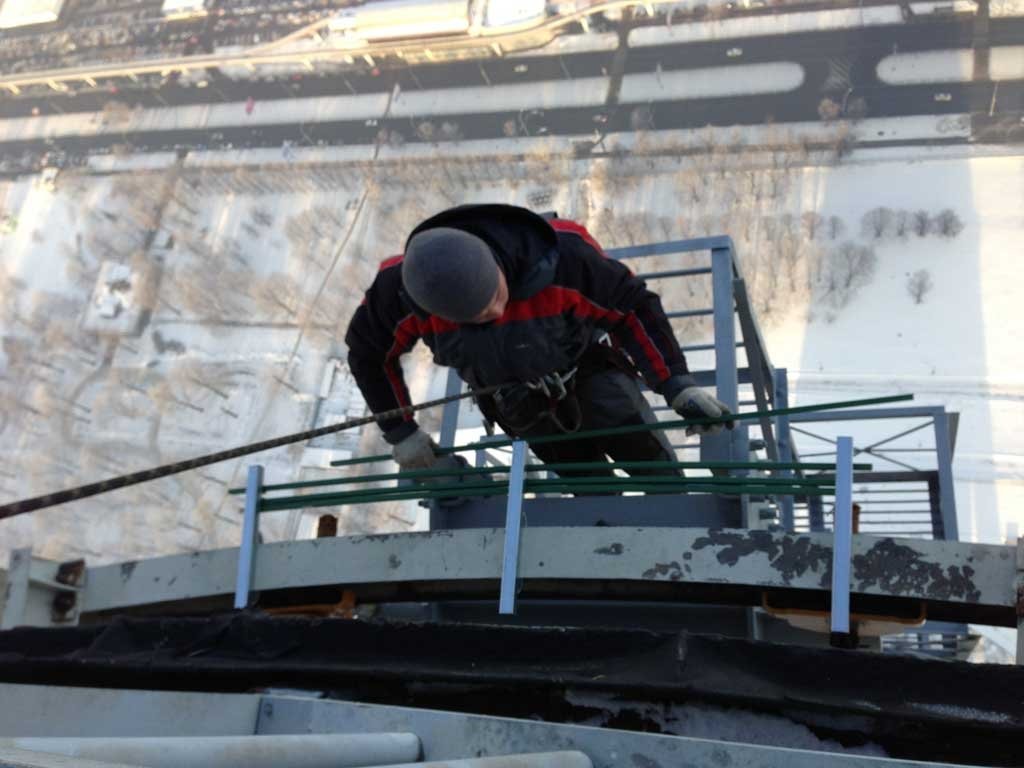 С демонтажем и монтажом: Демонтажем или демонтажом как правильно?