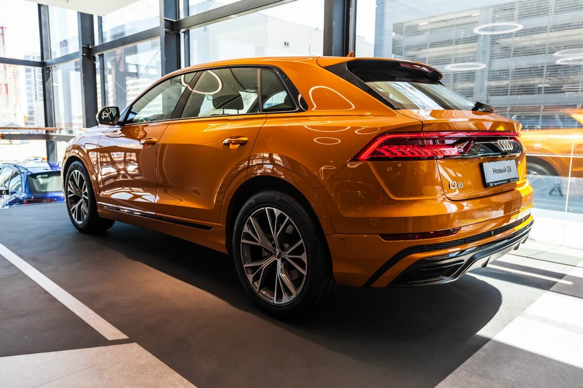 8 октября 2018. Audi q8 Orange. Audi q8 оранжевая. Ауди q8 оранжевая. Audi q8 2018.