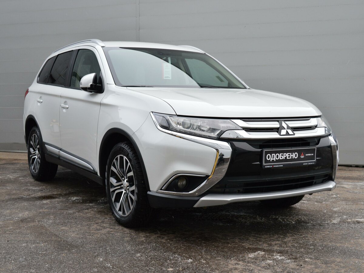 Аутлендер 2018. Mitsubishi Outlander 2016. Mitsubishi Outlander III Рестайлинг 3. Mitsubishi Outlander белый 2018. Mitsubishi Outlander III Рестайлинг 2 белый.