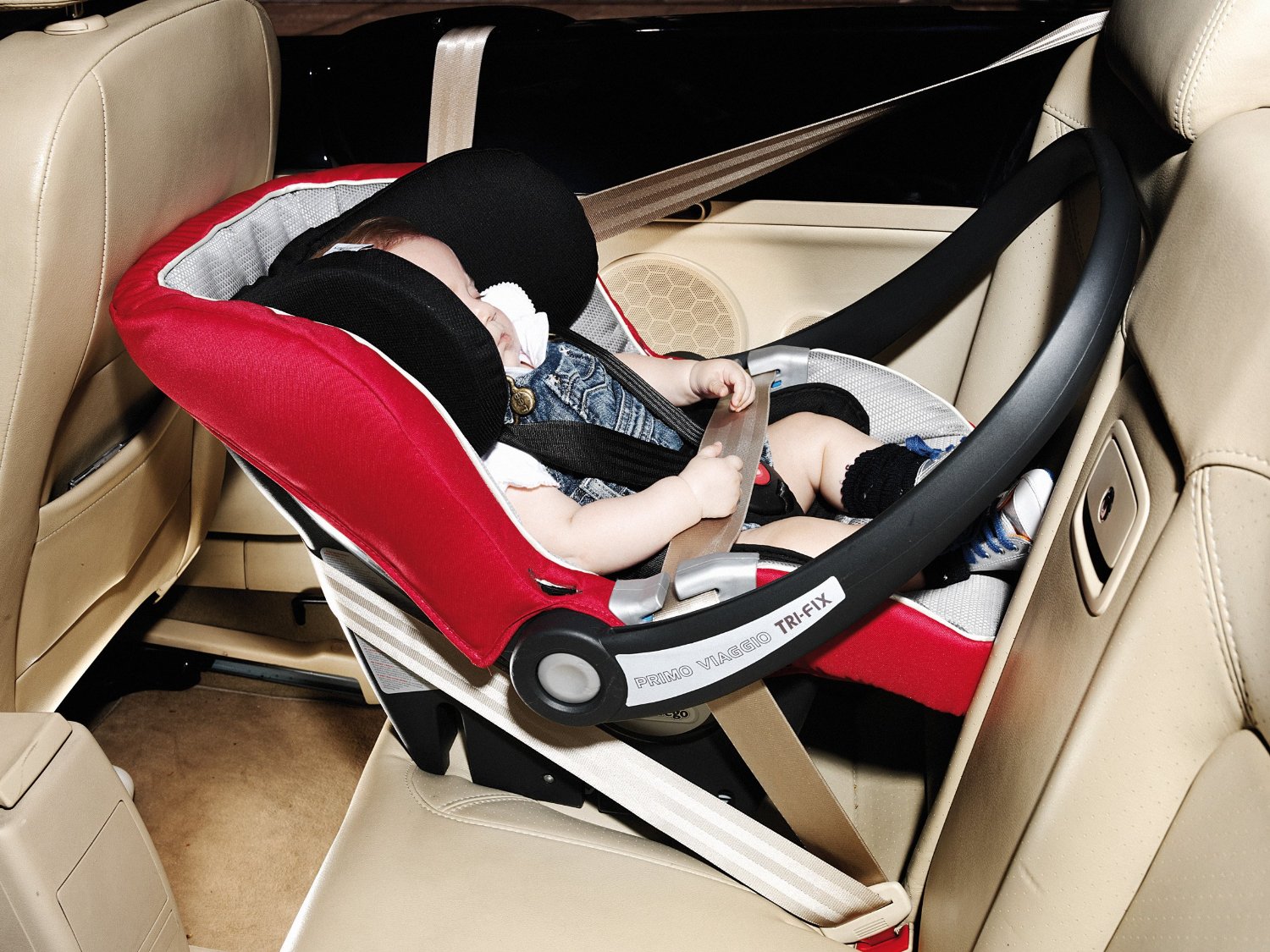 Как устанавливается автолюлька для новорожденных в машину на заднее сиденье фото