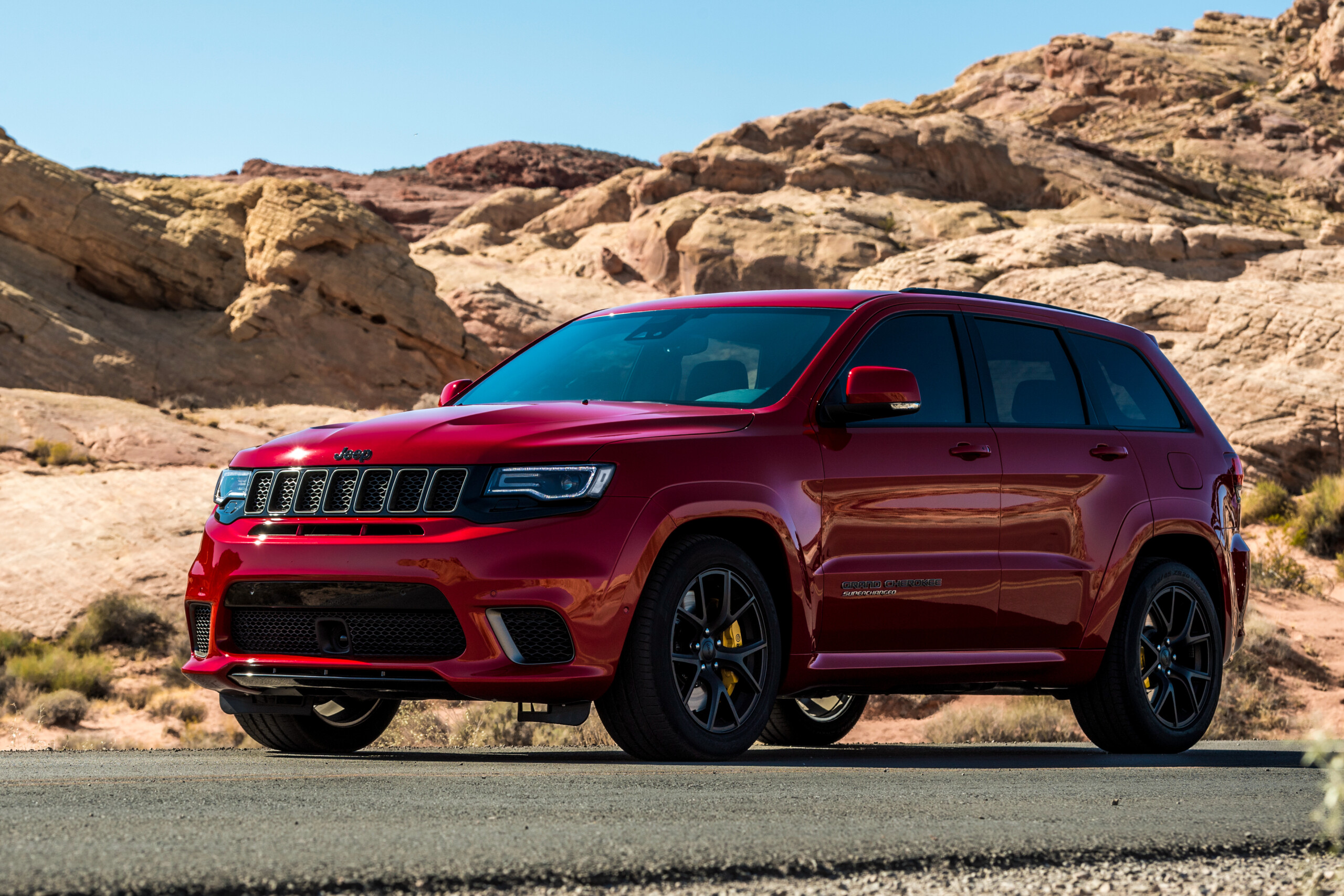 Гранд чароки. Jeep Grand Cherokee wk2 Trackhawk. Гранд Чероки Trackhawk 2021. Jeep Grand Cherokee Trackhawk 2022. Jeep Grand Cherokee Trackhawk 2021.