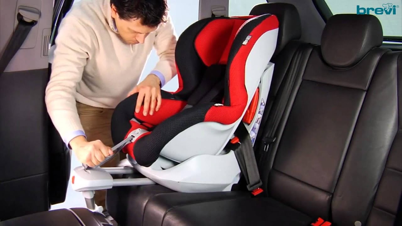 Поставить детское кресло в автомобиль на заднее сиденье