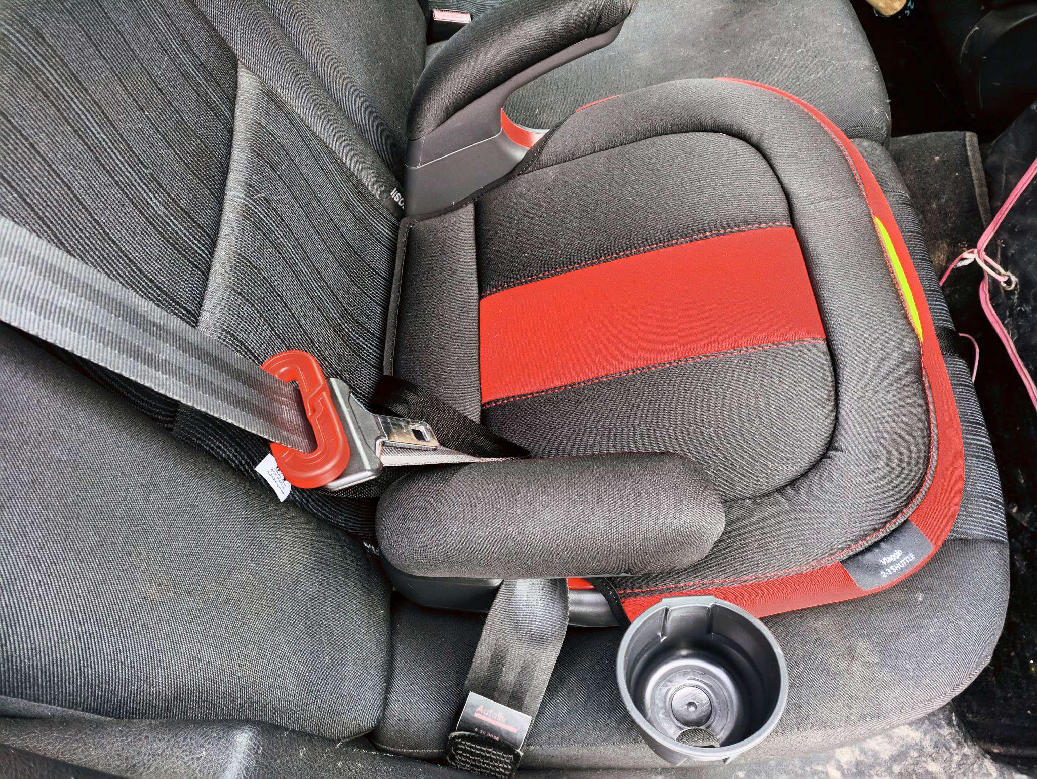 Зашить кресло в машине